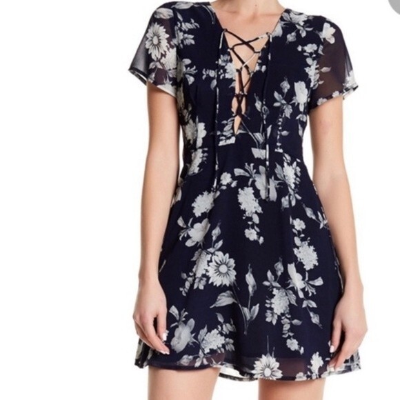 Nordstrom Lucca Couture deep lace up Vneck navy floral dress size medium - Picture 3 of 10